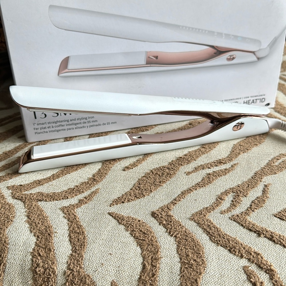 T3 Smooth ID Flat Iron